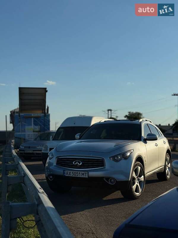 Внедорожник / Кроссовер Infiniti FX 35 2010 в Черкассах