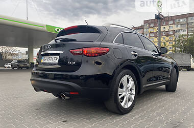 Хэтчбек Infiniti FX 37 2013 в 