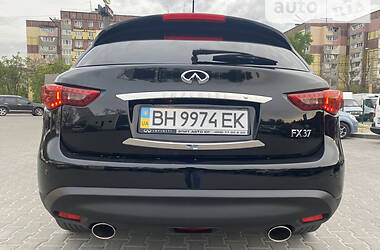 Хэтчбек Infiniti FX 37 2013 в 