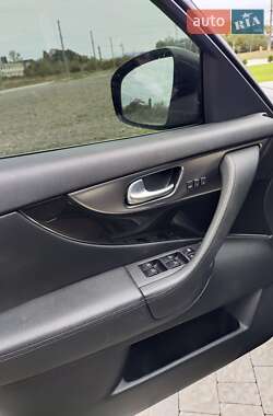 Позашляховик / Кросовер Infiniti FX 37 2010 в 