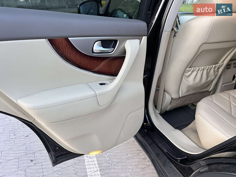 Позашляховик / Кросовер Infiniti FX 37 2012 в Львові