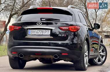 Внедорожник / Кроссовер Infiniti FX 37 2012 в 