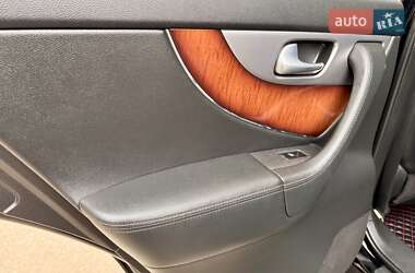 Внедорожник / Кроссовер Infiniti FX 37 2012 в 