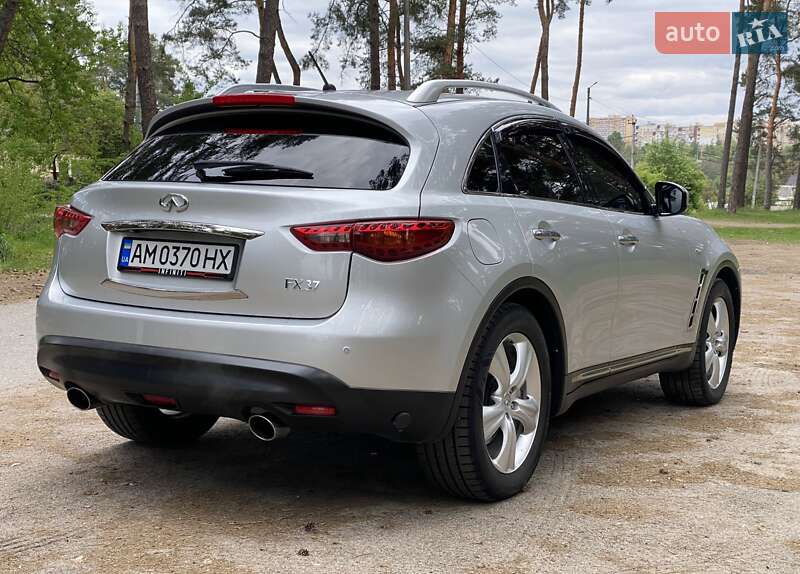 Позашляховик / Кросовер Infiniti FX 37 2010 в Житомирі