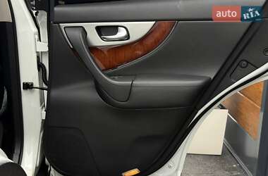 Внедорожник / Кроссовер Infiniti FX 37 2013 в 