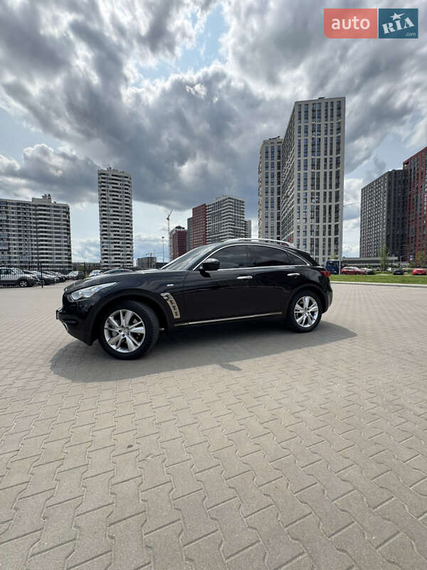 Позашляховик / Кросовер Infiniti FX 37 2012 в Києві