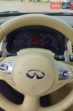 Внедорожник / Кроссовер Infiniti FX 37 2011 в 
