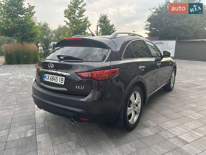 Позашляховик / Кросовер Infiniti FX 37 2011 в Києві