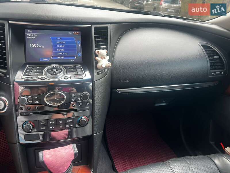 Позашляховик / Кросовер Infiniti FX 37 2010 в Івано-Франківську