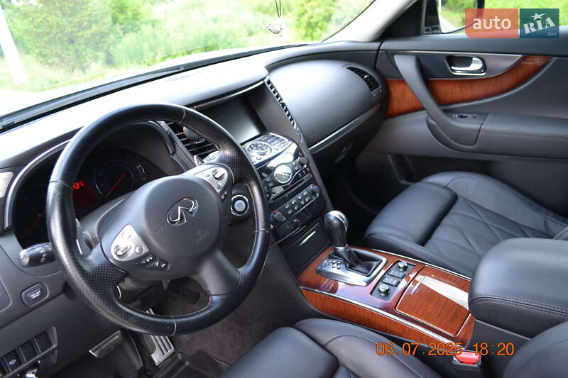 Внедорожник / Кроссовер Infiniti FX 37 2010 в Киеве