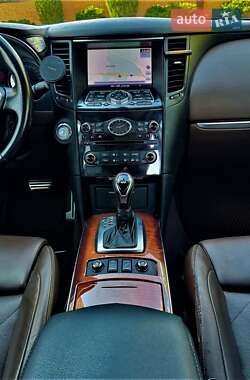 Внедорожник / Кроссовер Infiniti FX 37 2011 в 