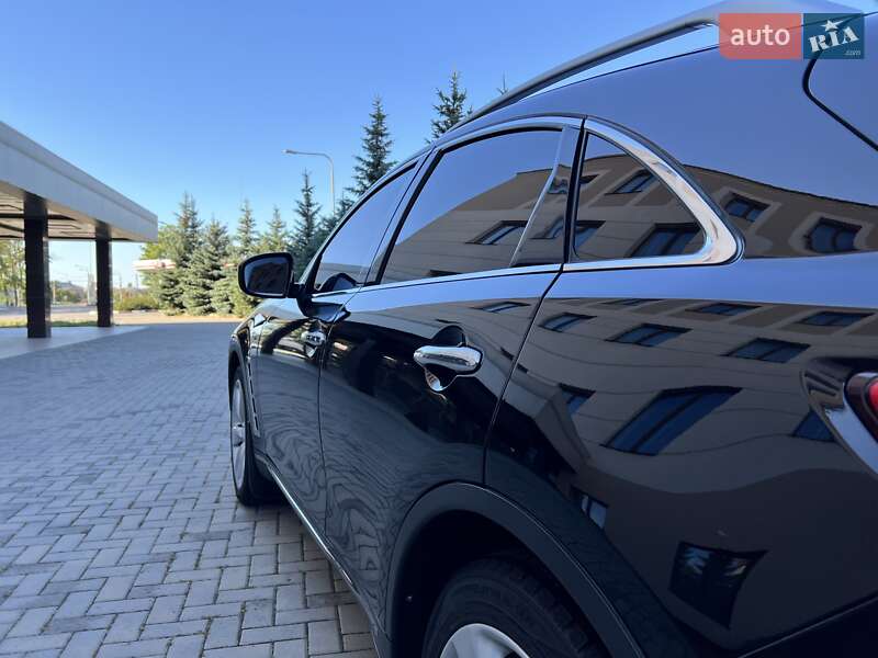 Внедорожник / Кроссовер Infiniti FX 37 2011 в Харькове