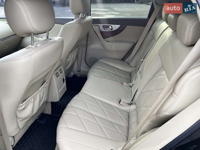Позашляховик / Кросовер Infiniti FX 37 2011 в Харкові
