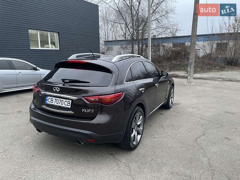 Позашляховик / Кросовер Infiniti FX 37 2011 в Чернігові