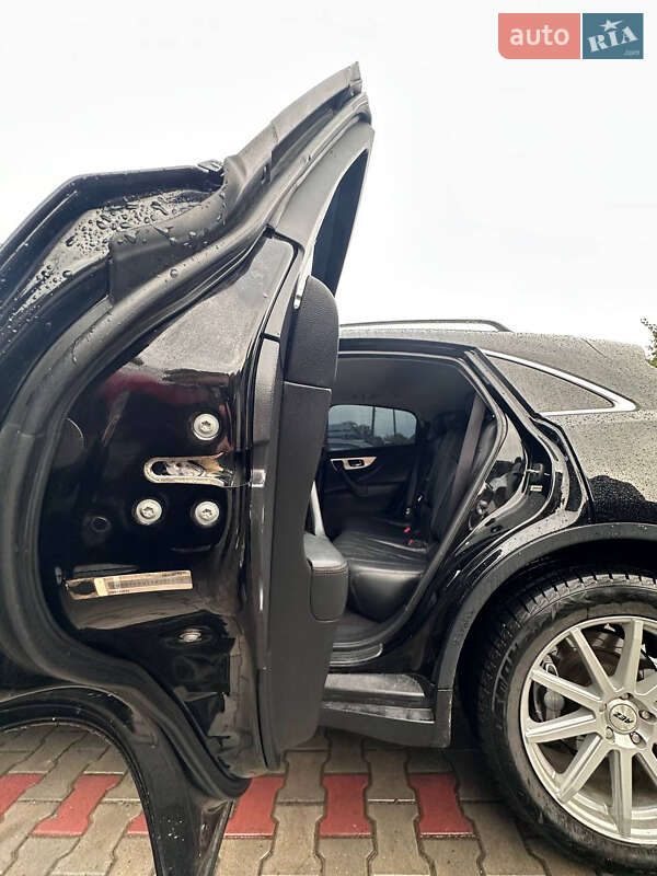 Внедорожник / Кроссовер Infiniti FX 50 2008 в Измаиле фото 8 Внедорожник / Кроссовер Infiniti FX 50 2008 в Измаиле