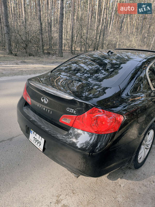 Седан Infiniti G25 2010 в Киеве
