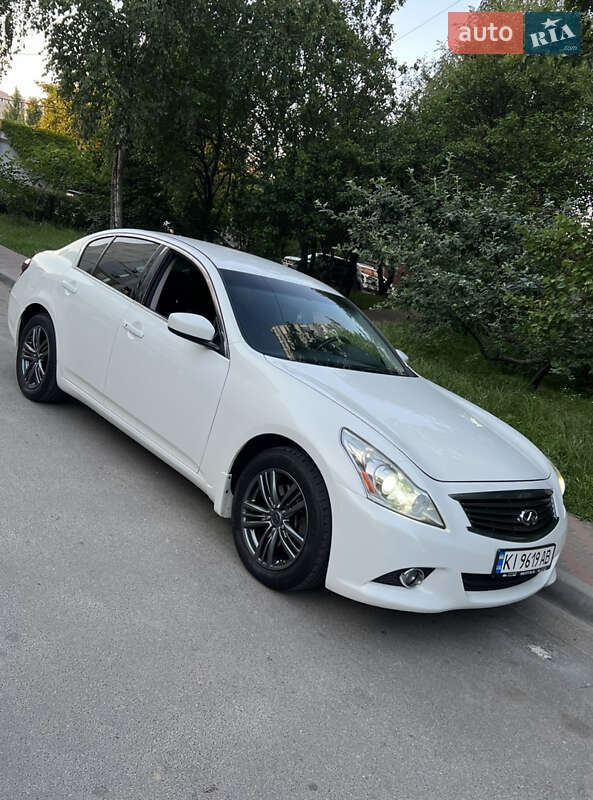 Седан Infiniti G25 2012 в Києві