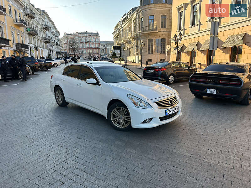 Infiniti G25 2011