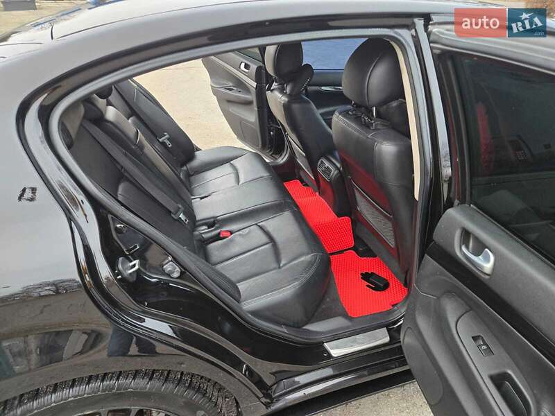 Седан Infiniti G25 2011 в Криховцах