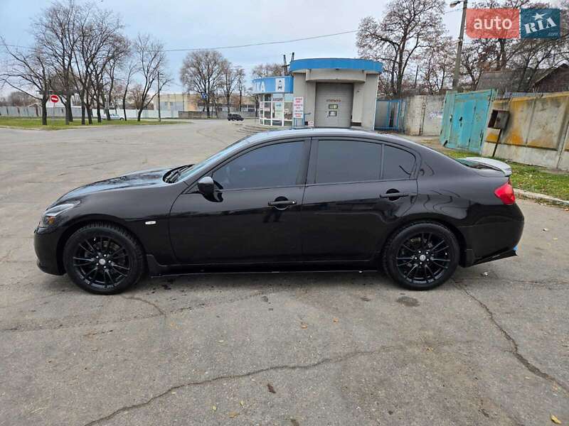 Седан Infiniti G25 2011 в Криховцах