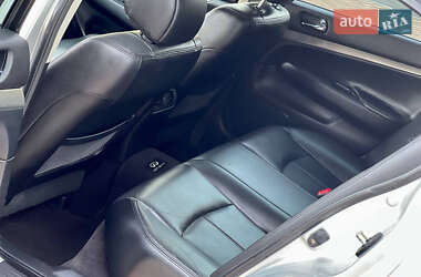 Седан Infiniti G25 2011 в 