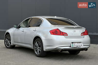 Седан Infiniti G25 2011 в 
