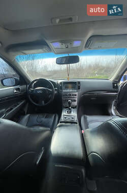 Седан Infiniti G25 2012 в 