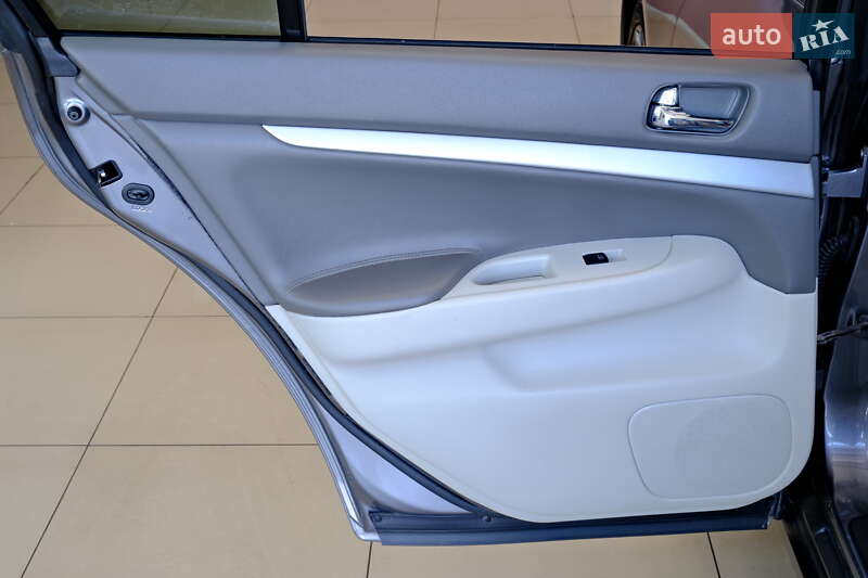 Седан Infiniti G25 2011 в Одессе