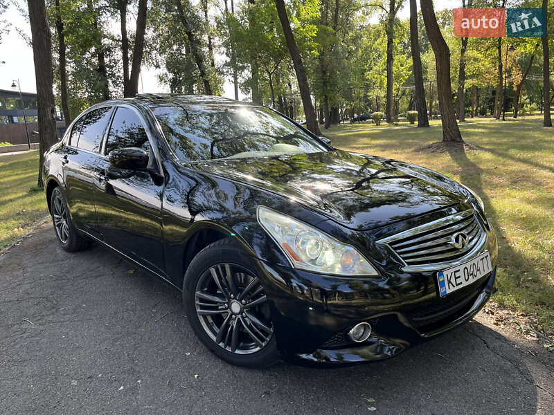 Infiniti G25 2011