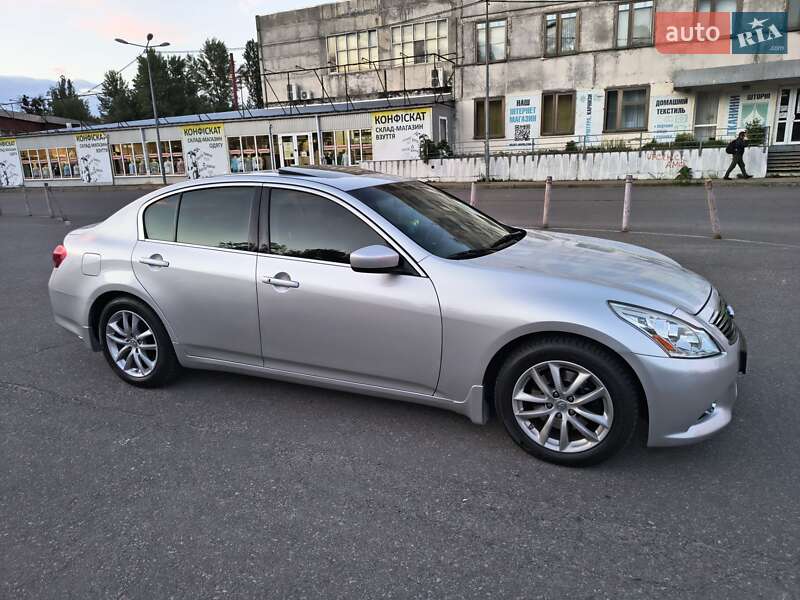 Infiniti G25 2011