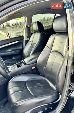 Седан Infiniti G25 2012 в 