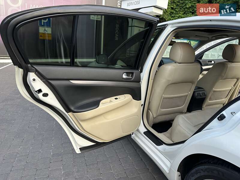 Седан Infiniti G25 2012 в Києві
