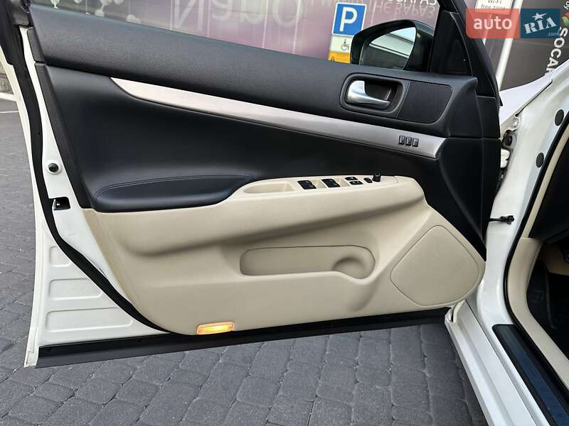 Седан Infiniti G25 2012 в Києві