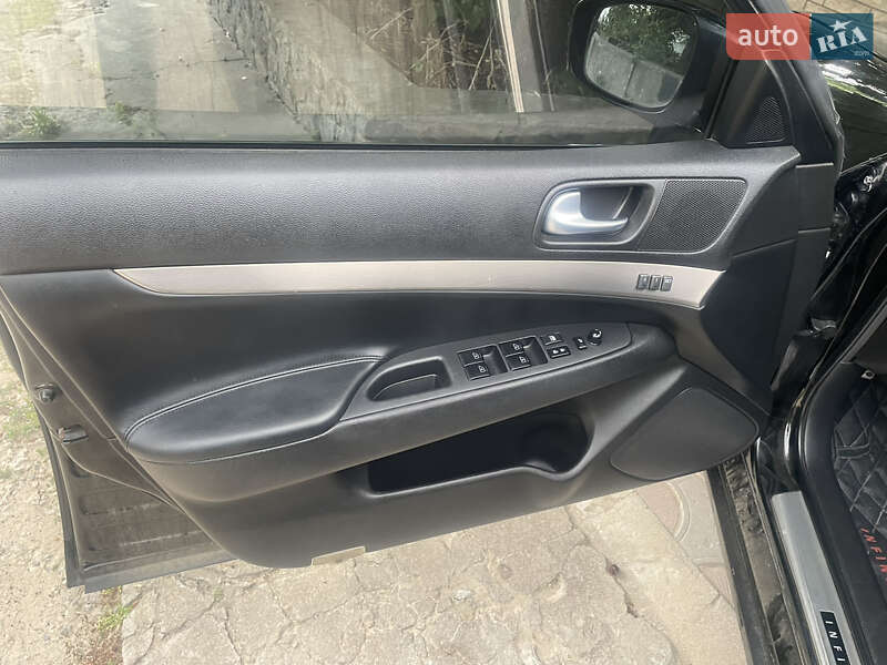 Седан Infiniti G25 2012 в Вознесенську