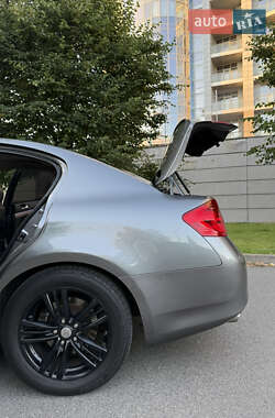 Седан Infiniti G25 2011 в 
