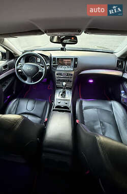 Седан Infiniti G25 2011 в 