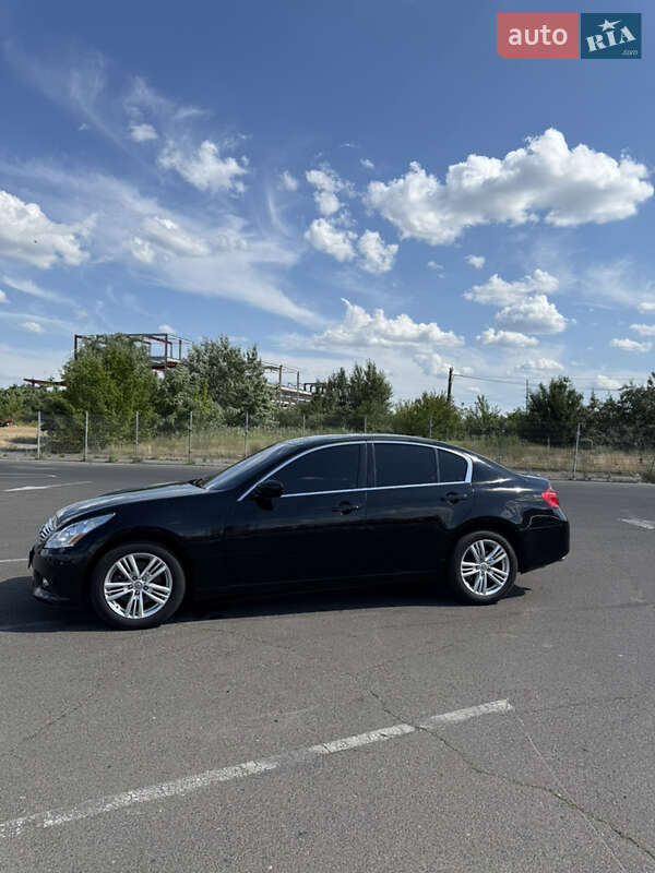 Седан Infiniti G25 2010 в Києві