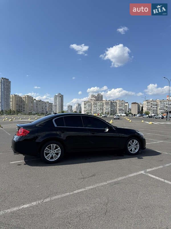 Седан Infiniti G25 2010 в Києві