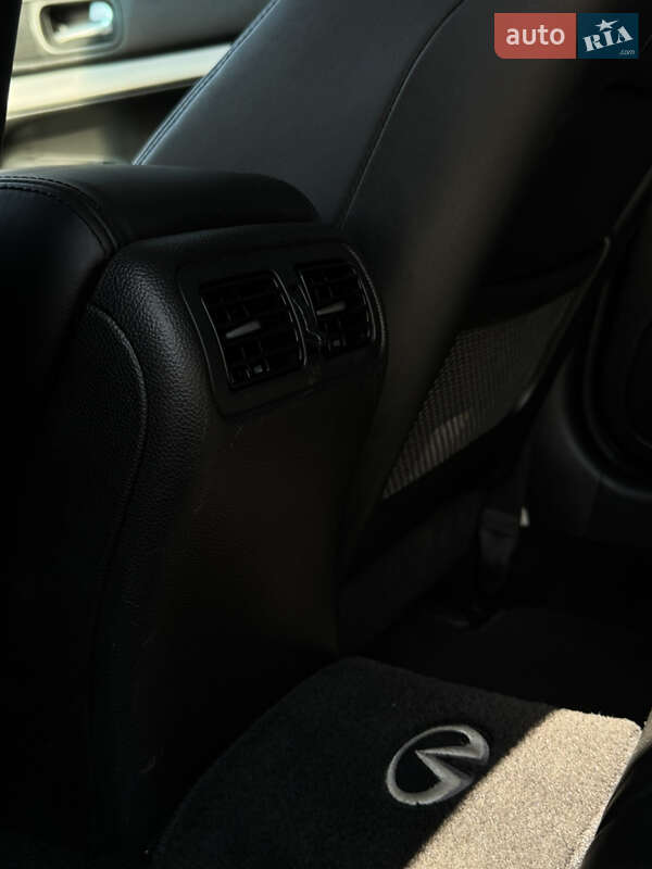 Седан Infiniti G25 2010 в Запорожье