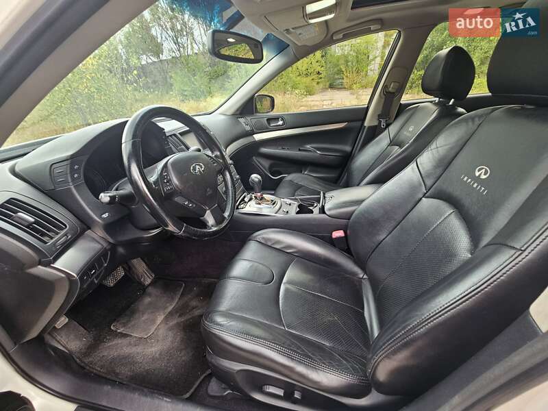 Седан Infiniti G25 2012 в Кам'янському