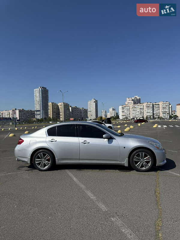 Седан Infiniti G25 2011 в Києві