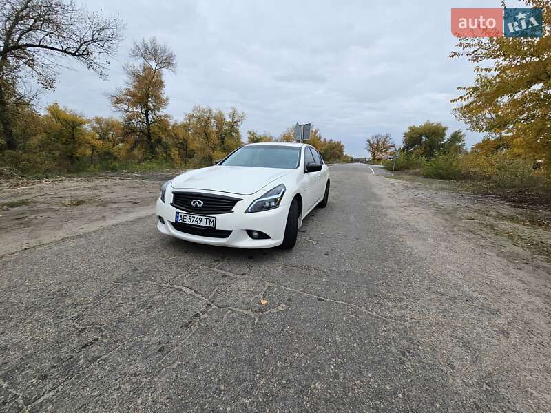 Седан Infiniti G25 2012 в Кам'янському