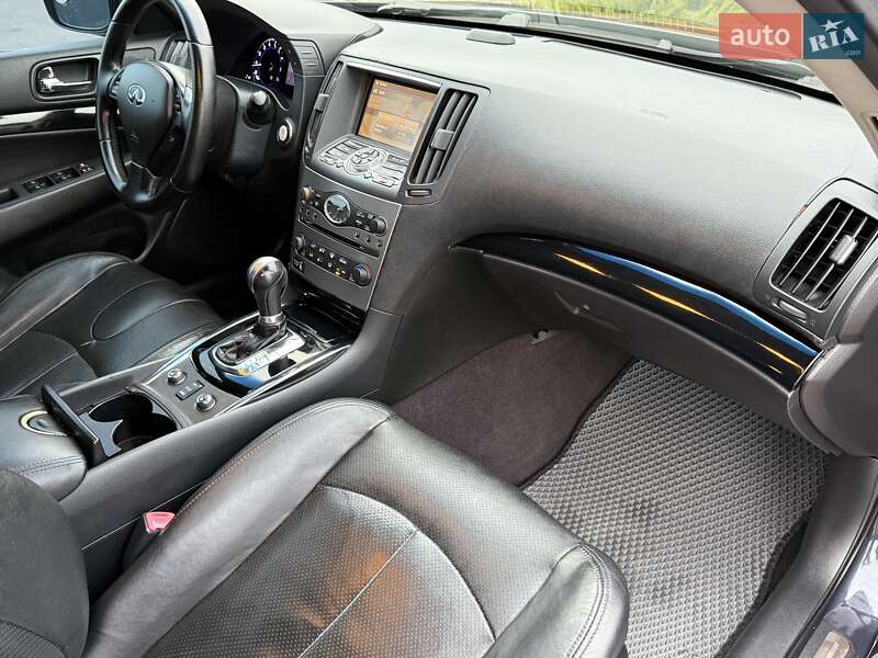 Седан Infiniti G25 2011 в Києві
