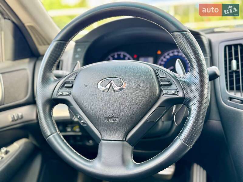 Седан Infiniti G25 2012 в Киеве