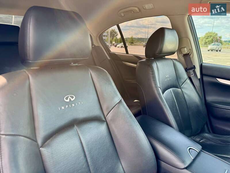 Седан Infiniti G25 2012 в Киеве