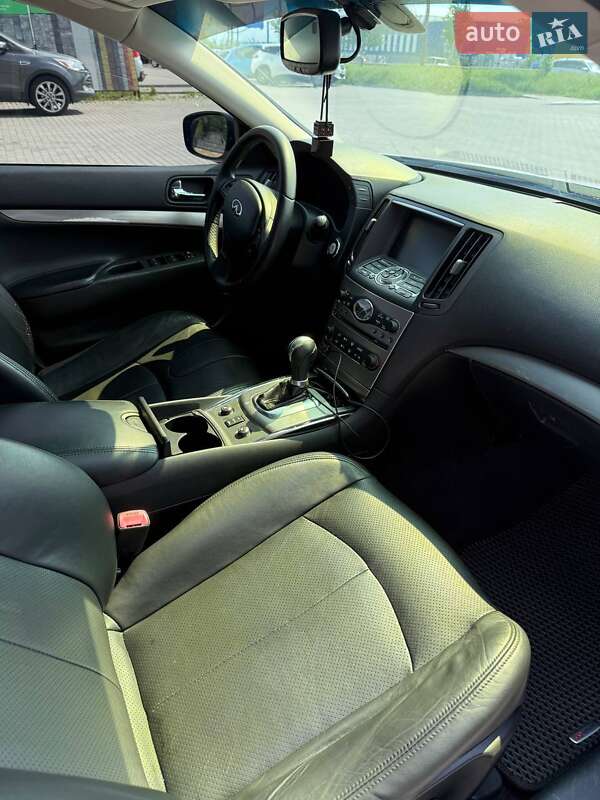 Седан Infiniti G25 2010 в Киеве