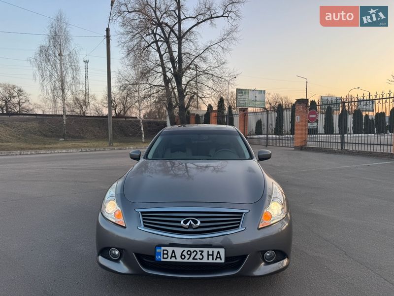 Седан Infiniti G25 2012 в Александрие