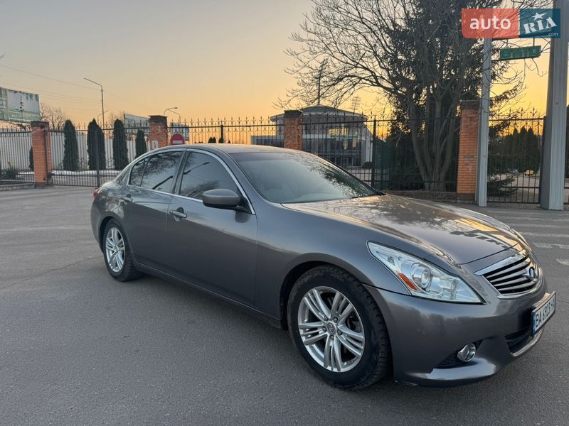 Седан Infiniti G25 2012 в Александрие