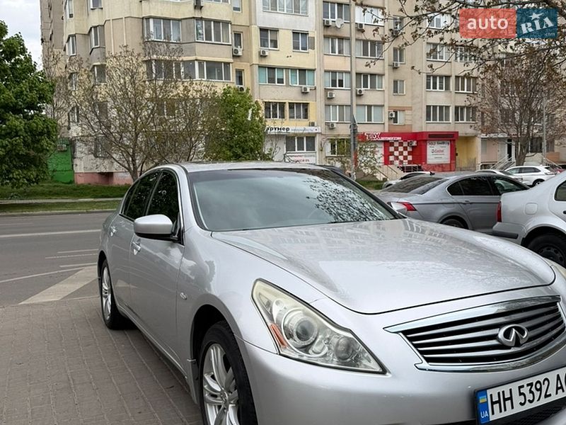 Infiniti G25 2011