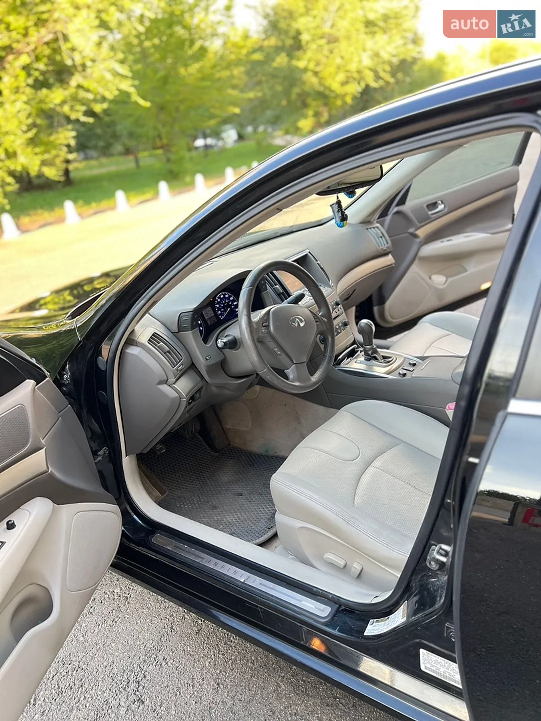 2011 Infiniti G - мініатюра 13